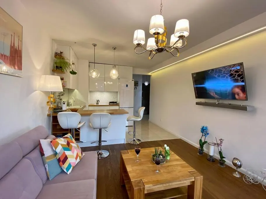 White And Bright With Riverside View And Parking Apartment Krakow