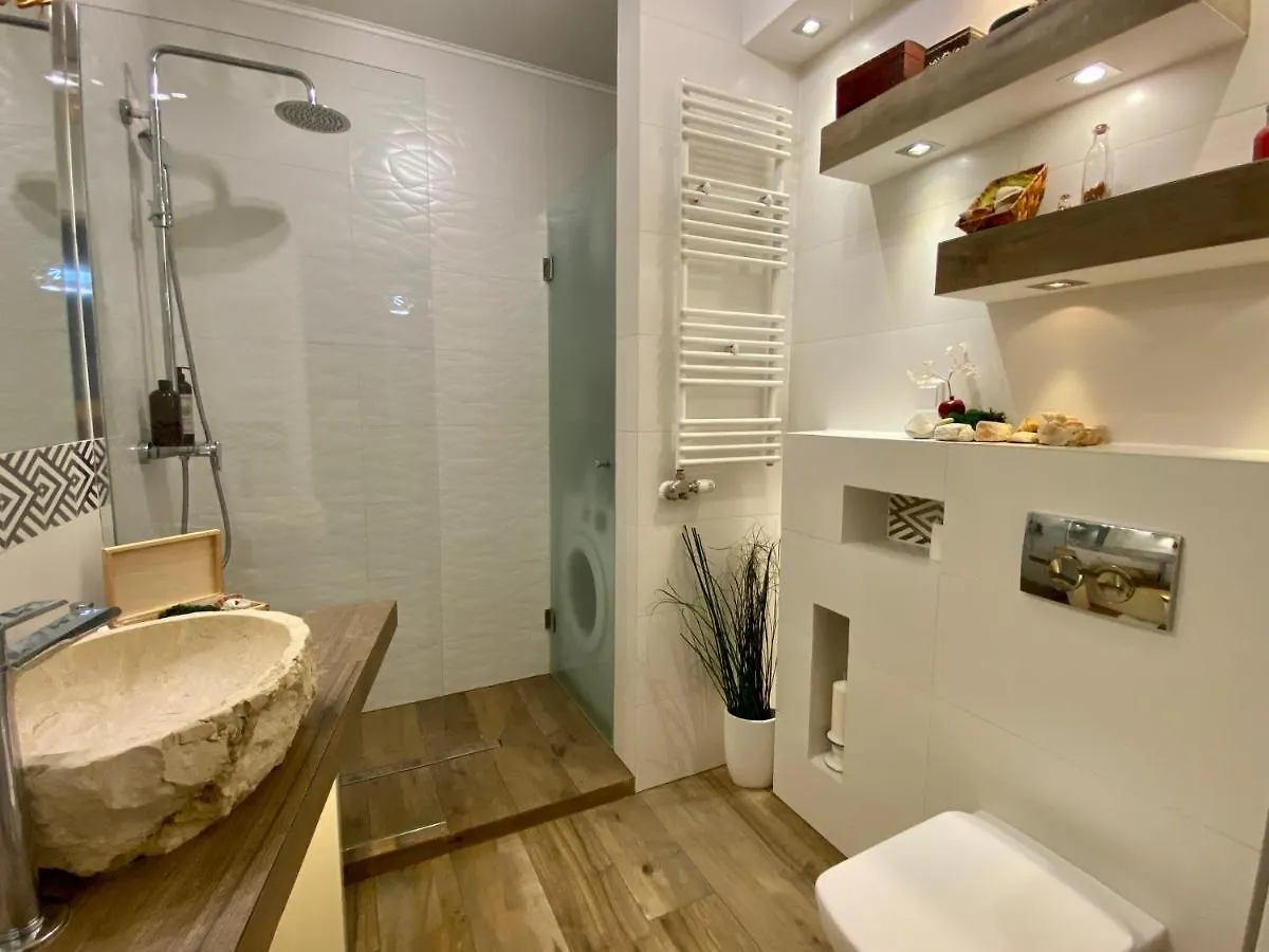 White And Bright With Riverside View And Parking Apartment Krakow