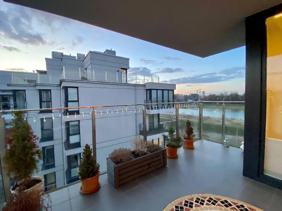 White And Bright With Riverside View And Parking Apartment Krakow